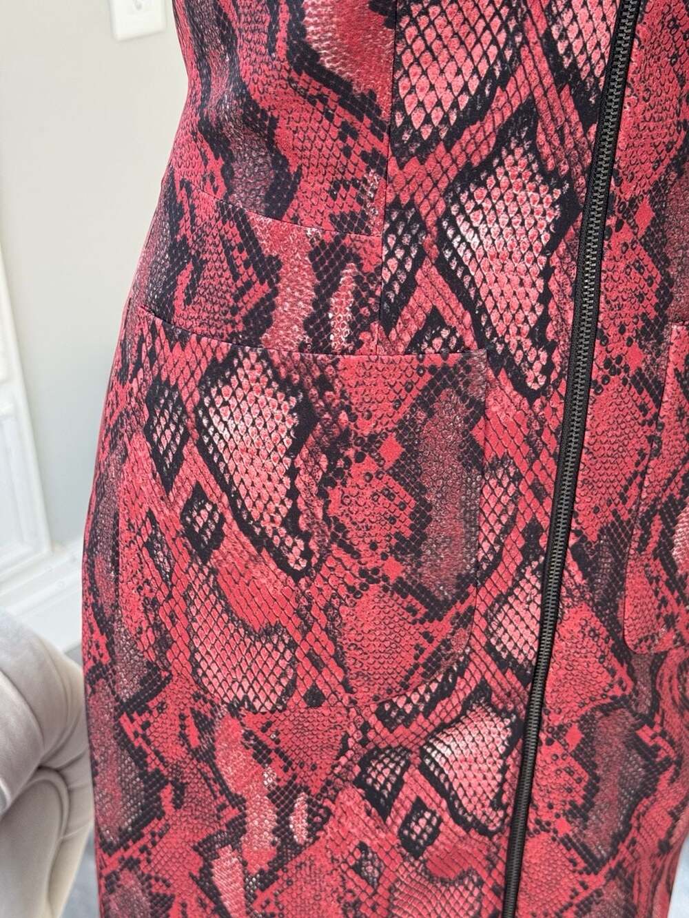 L'AGENCE Red Python Snakeskin Print Zip Front Sheath Dress Size 2 Dual Zipper - Picture 3 of 10